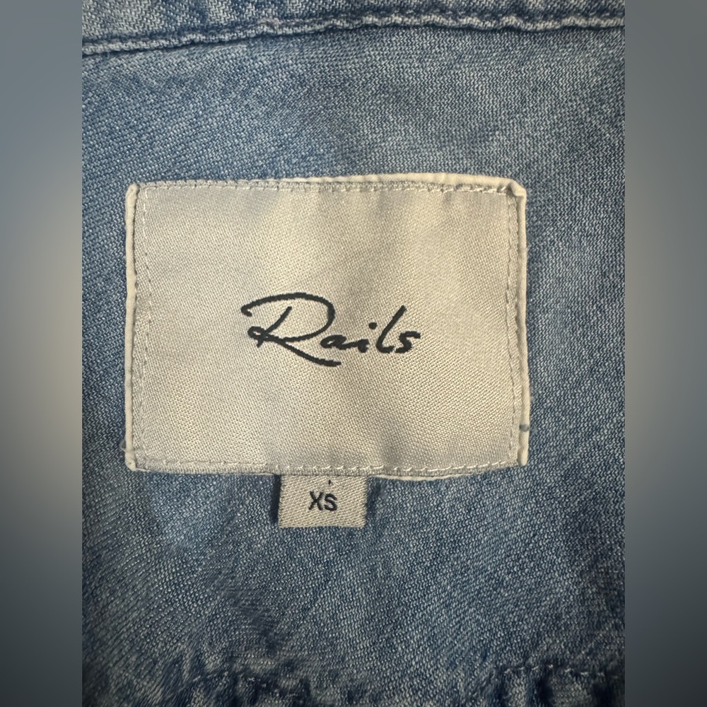 Rails women’s Ingrid Light Blue Denim chambray Shirt - Picture 7 of 11